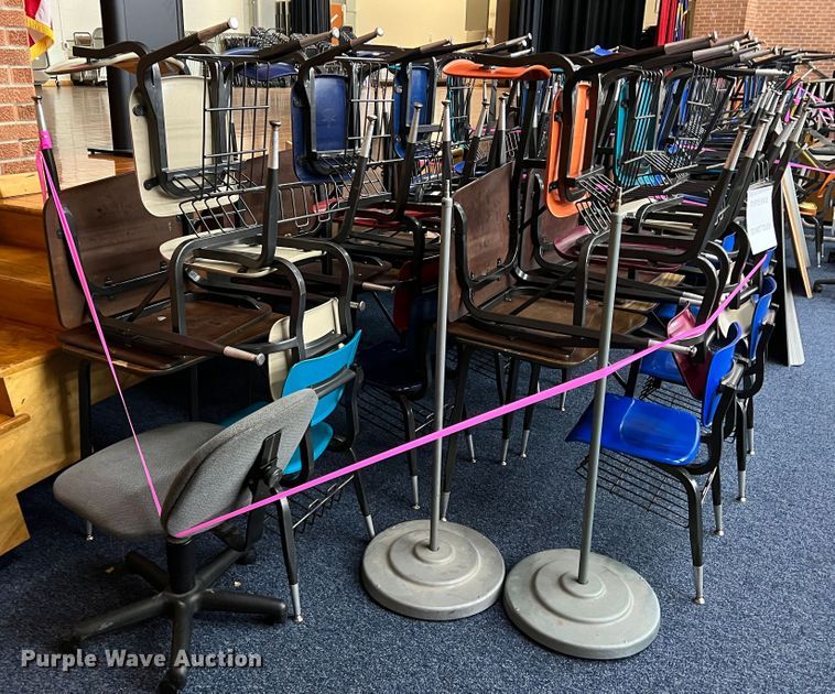 image for item LI9319 Approximately 21 desks