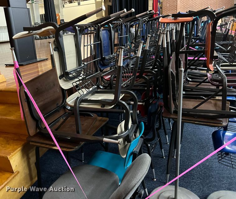 image for item LI9319 Approximately 21 desks