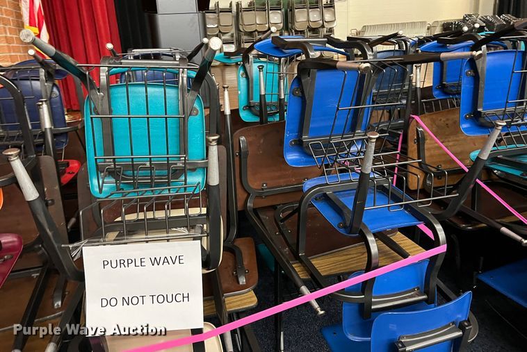 image for item LI9319 Approximately 21 desks