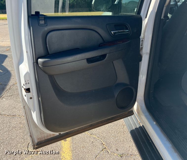 image for item LI9348 2011 Chevrolet Suburban  SUV