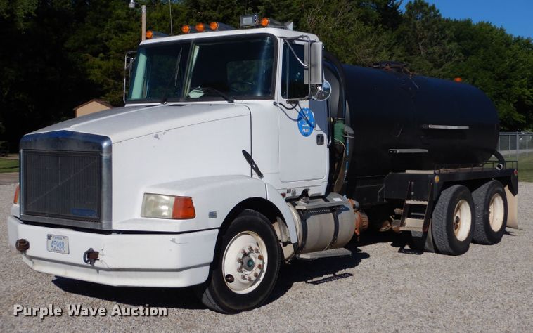 image for item LP9387 1994 White GMC WCA  water truck