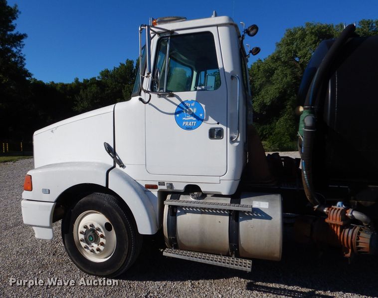 image for item LP9387 1994 White GMC WCA  water truck