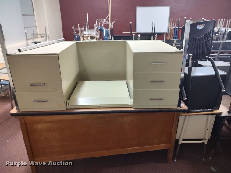 image for item LU9160 Office supplies and equipment