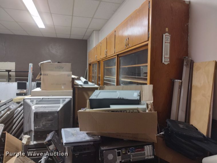 image for item LU9164 Office supplies and equipment