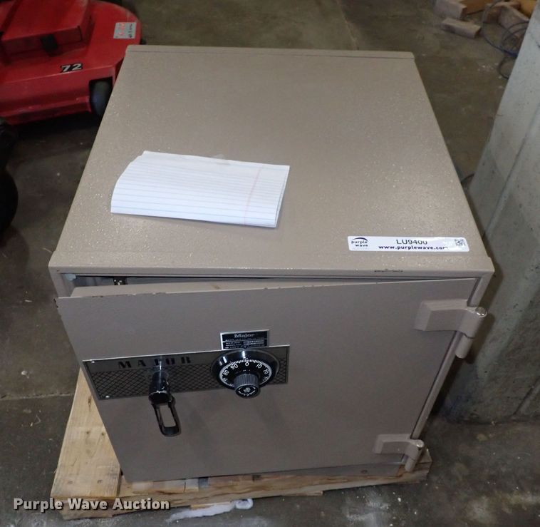 image for item LU9400 Major 171718  safe