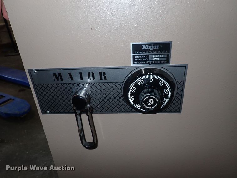 image for item LU9400 Major 171718  safe