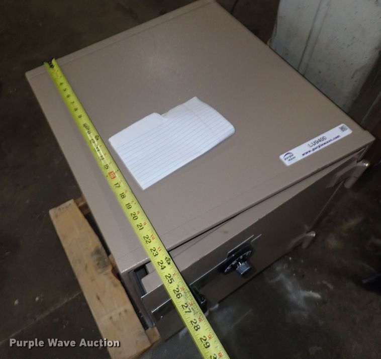 image for item LU9400 Major 171718  safe