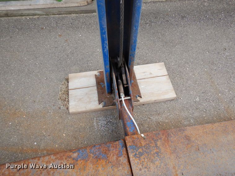 image for item MF9672 2004 Bend Pak HD-12SS  four post automotive lift