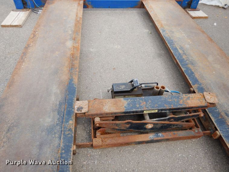 image for item MF9672 2004 Bend Pak HD-12SS  four post automotive lift