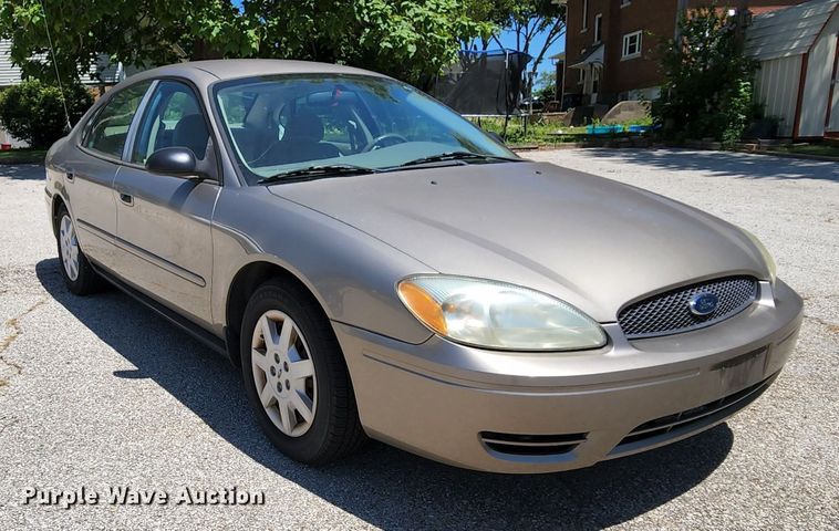 image for item MK9013 2005 Ford Taurus SE
