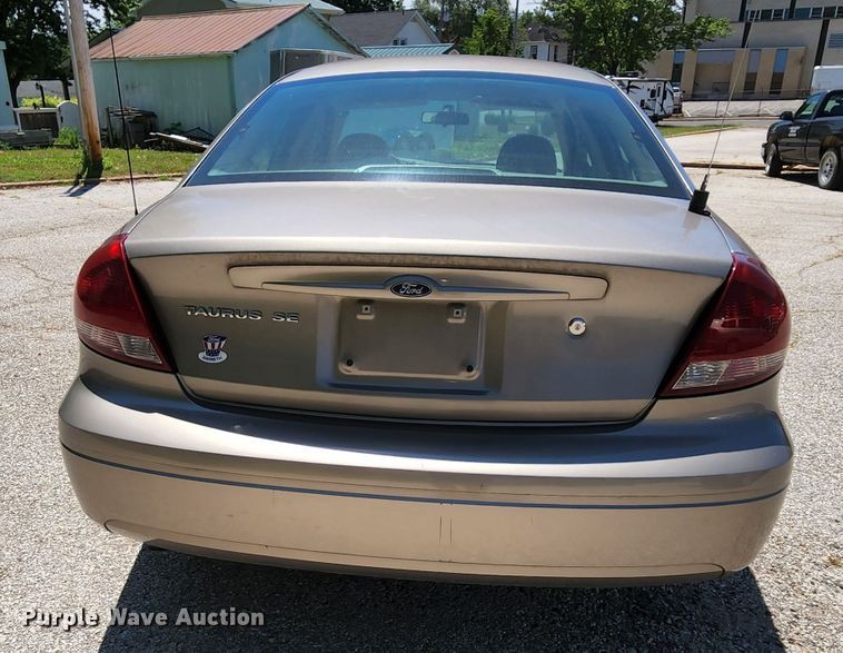 image for item MK9013 2005 Ford Taurus SE