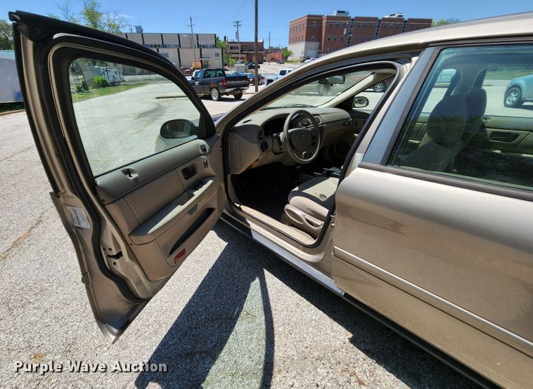 image for item MK9013 2005 Ford Taurus SE