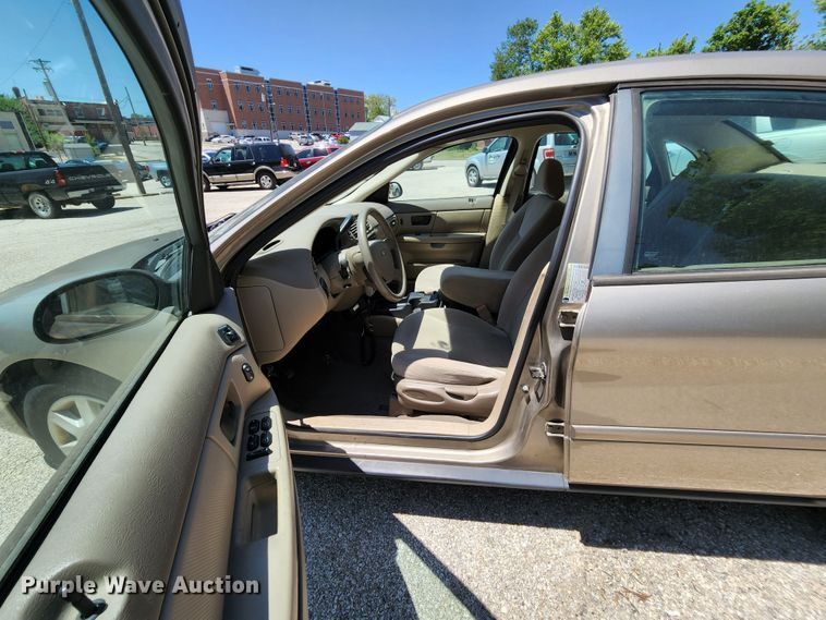 image for item MK9013 2005 Ford Taurus SE