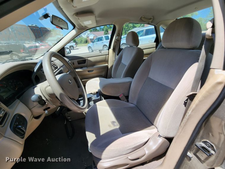 image for item MK9013 2005 Ford Taurus SE