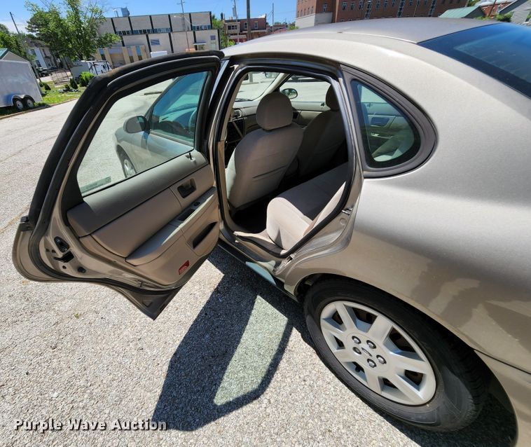 image for item MK9013 2005 Ford Taurus SE