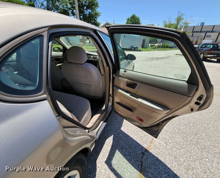 image for item MK9013 2005 Ford Taurus SE