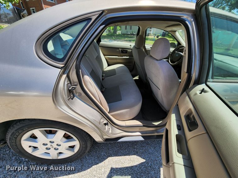 image for item MK9013 2005 Ford Taurus SE