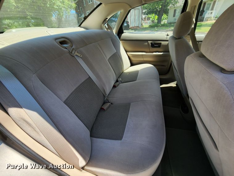 image for item MK9013 2005 Ford Taurus SE