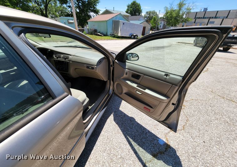 image for item MK9013 2005 Ford Taurus SE