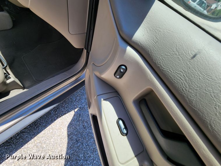 image for item MK9013 2005 Ford Taurus SE