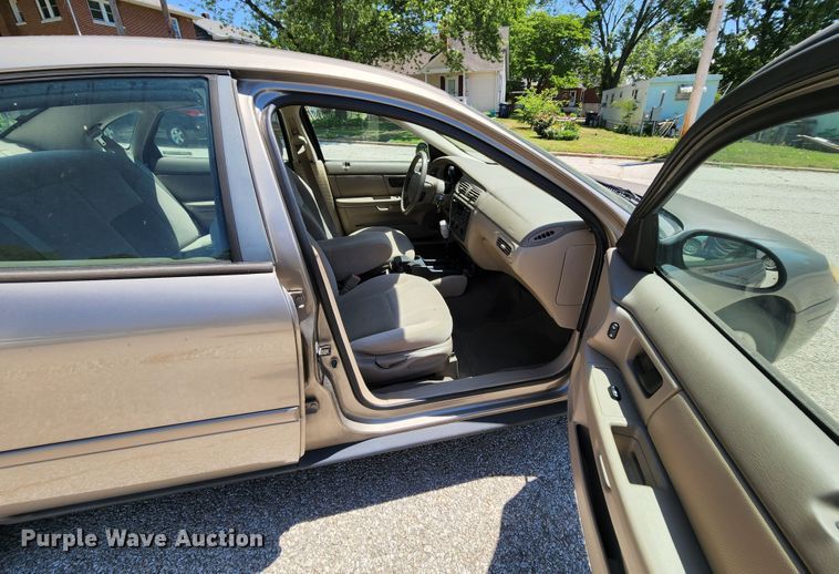 image for item MK9013 2005 Ford Taurus SE