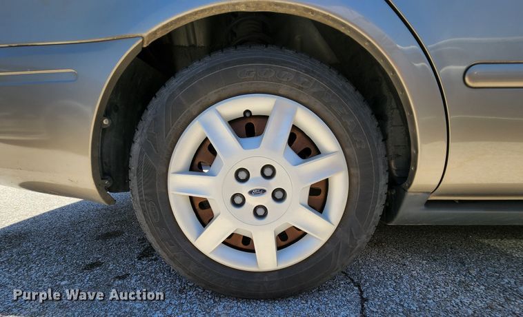 image for item MK9013 2005 Ford Taurus SE