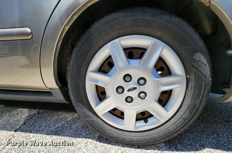 image for item MK9013 2005 Ford Taurus SE