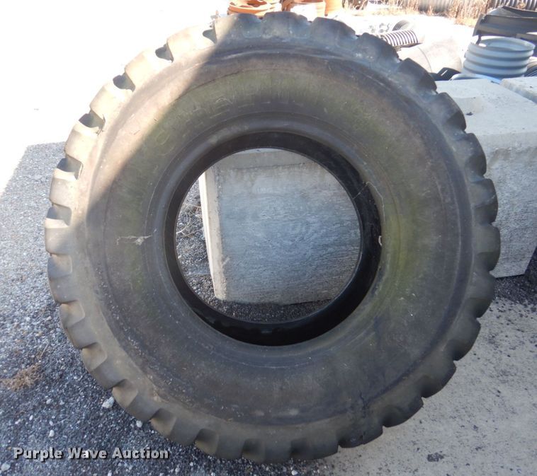 image for item MW9285 (2) Michelin tires