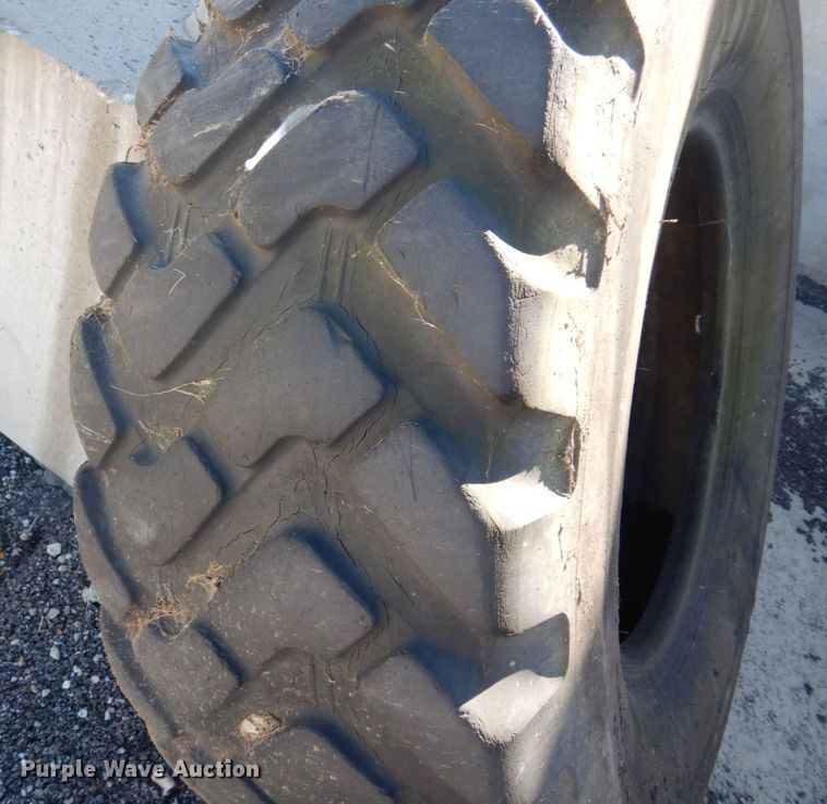 image for item MW9285 (2) Michelin tires