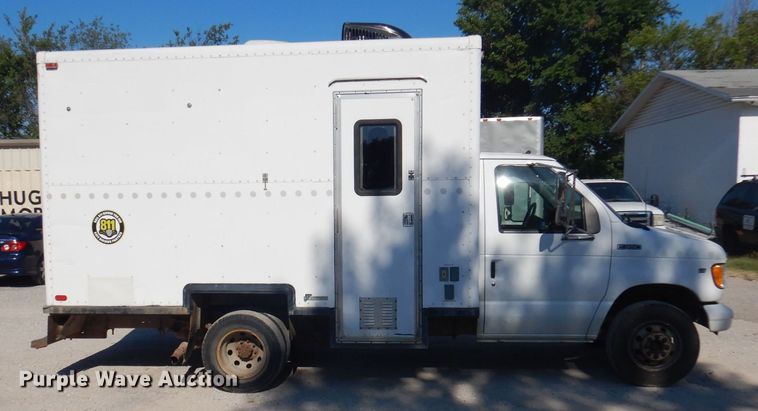 image for item DJ3837 1997 Ford E350  fiber optic splicing truck