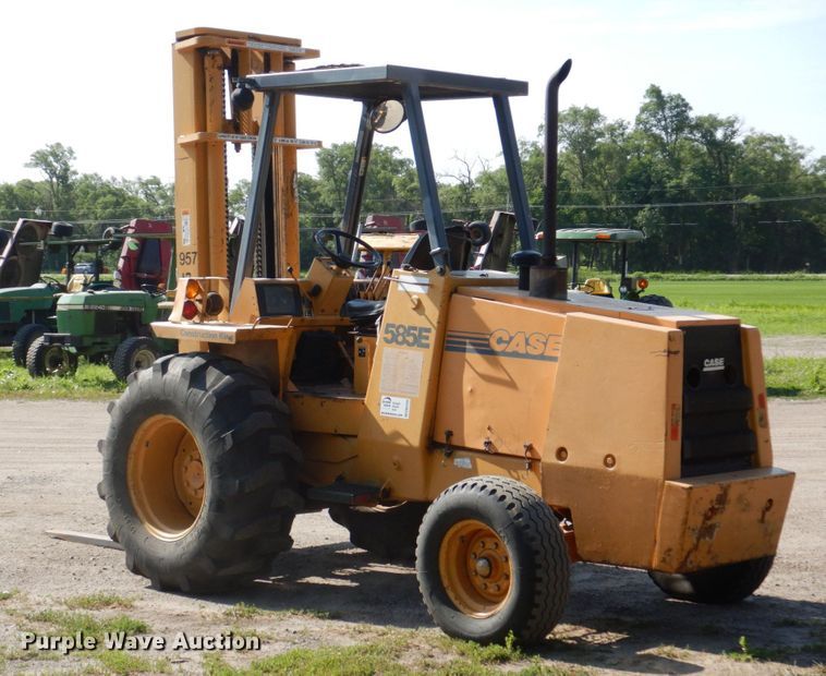 image for item DM2265 1996 Case 585E  forklift