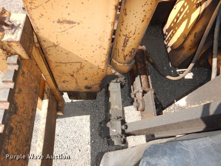 image for item DM2265 1996 Case 585E  forklift