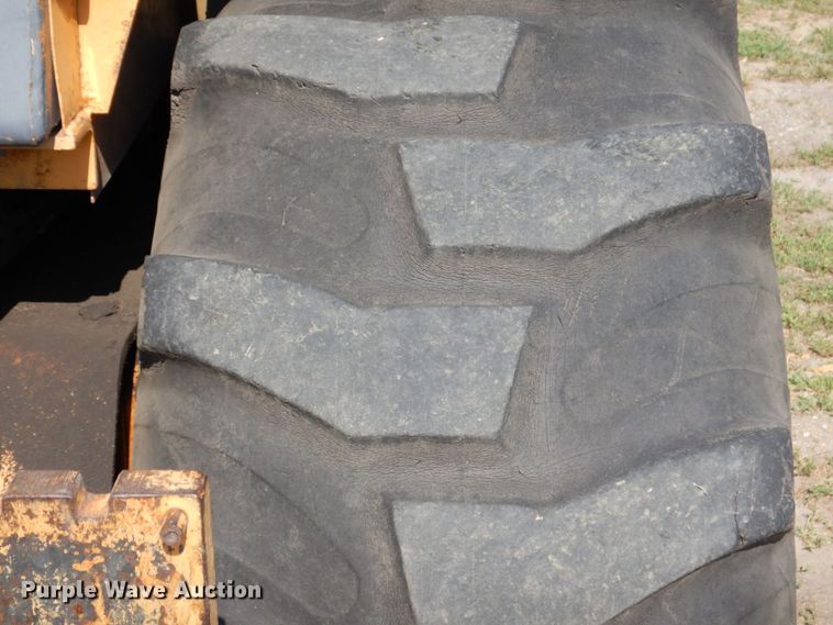 image for item DM2265 1996 Case 585E  forklift