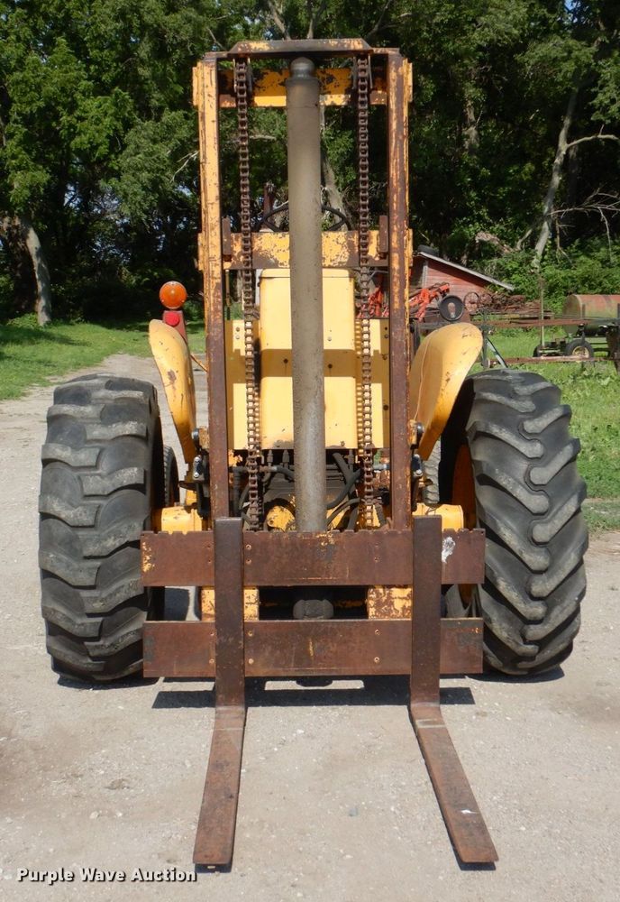 image for item DM2270 International Harvester 5410  forklift