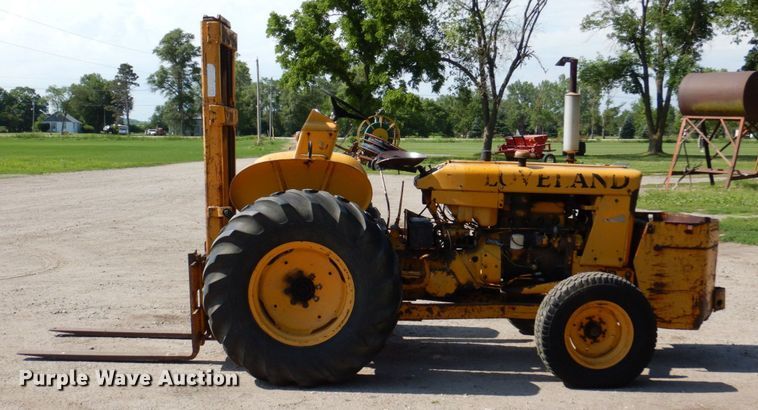 image for item DM2270 International Harvester 5410  forklift