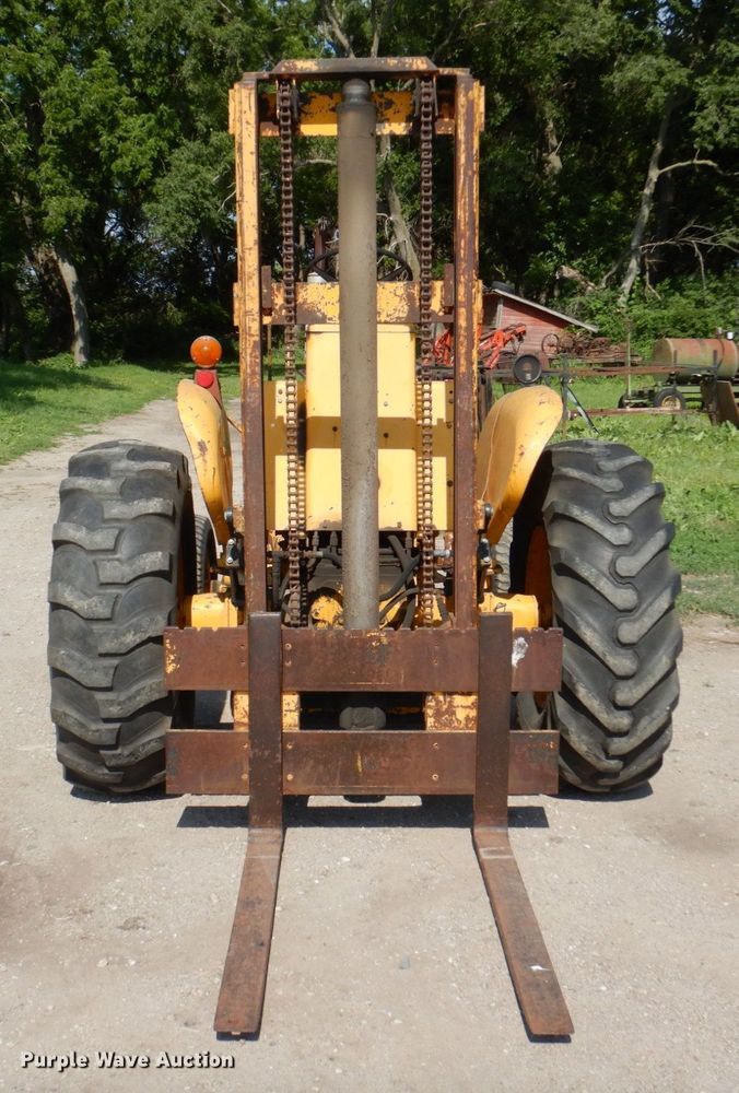 image for item DM2270 International Harvester 5410  forklift