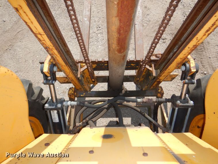 image for item DM2270 International Harvester 5410  forklift