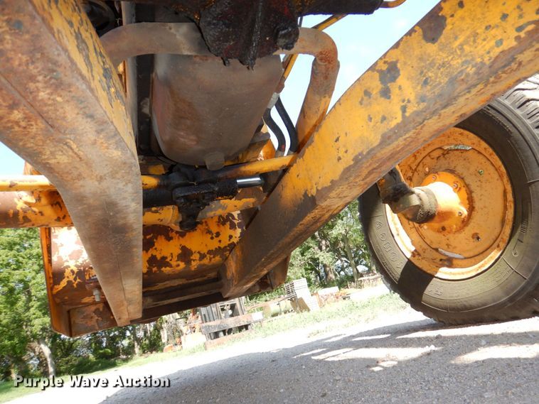 image for item DM2270 International Harvester 5410  forklift