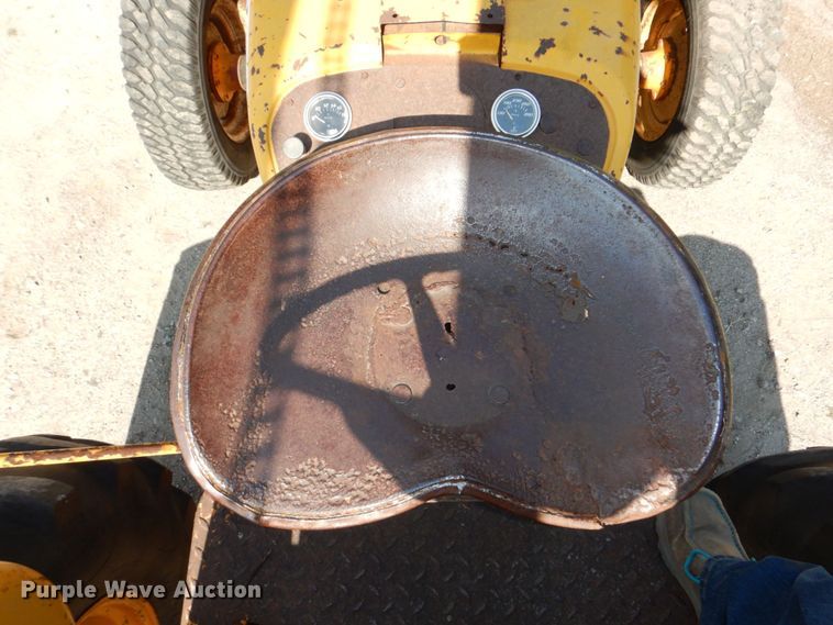 image for item DM2270 International Harvester 5410  forklift