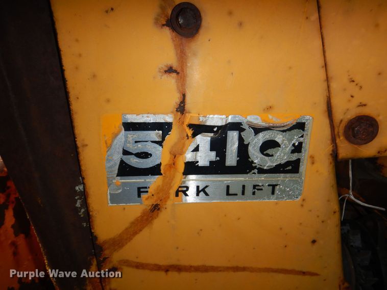 image for item DM2270 International Harvester 5410  forklift