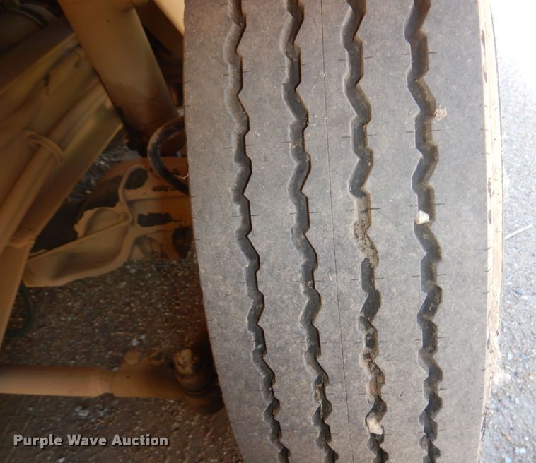 image for item DM2299 Aircraft cargo loader