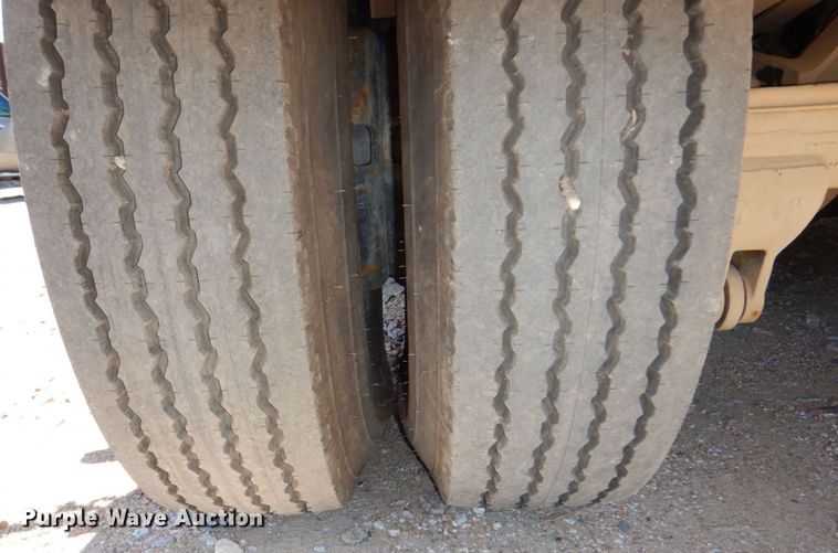 image for item DM2299 Aircraft cargo loader