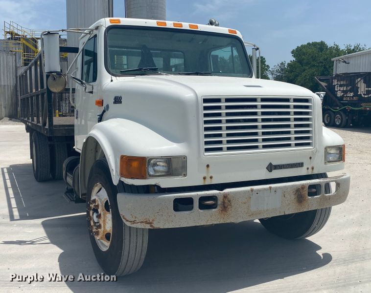 image for item DM4174 2000 International 4700  flatbed truck