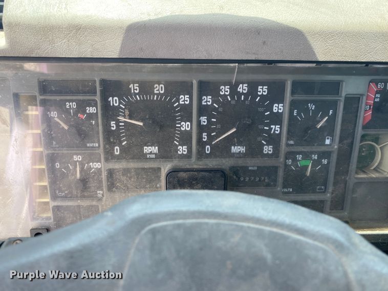 image for item DM4174 2000 International 4700  flatbed truck