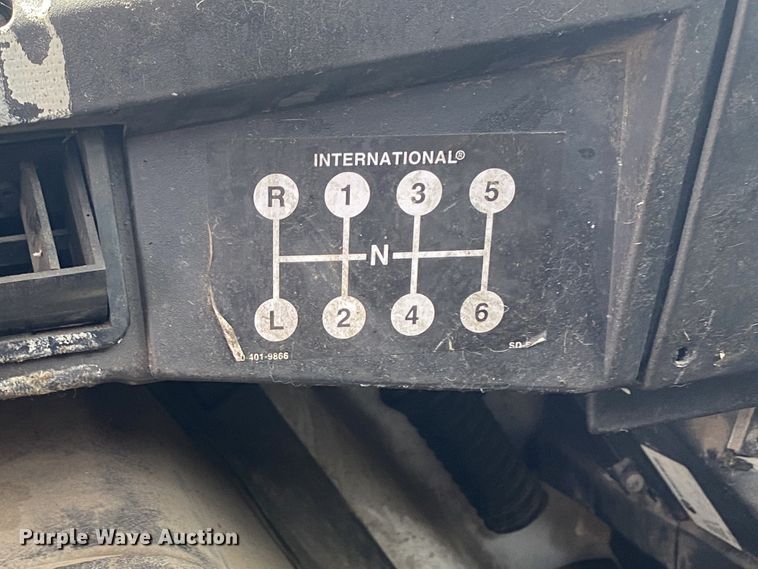 image for item DM4174 2000 International 4700  flatbed truck