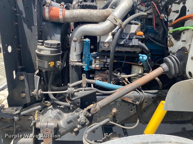 image for item DM4174 2000 International 4700  flatbed truck