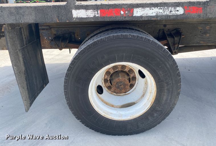 image for item DM4174 2000 International 4700  flatbed truck