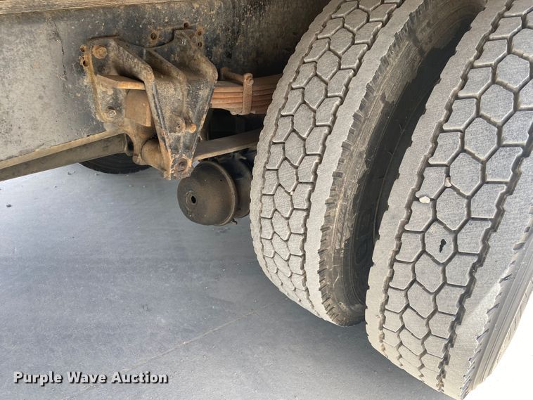 image for item DM4174 2000 International 4700  flatbed truck