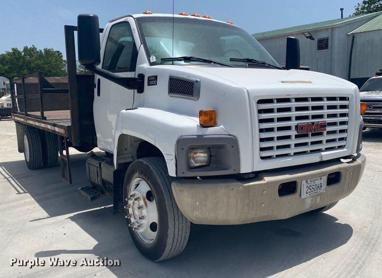 image for item DM4175 2004 GMC C6500  flatbed truck