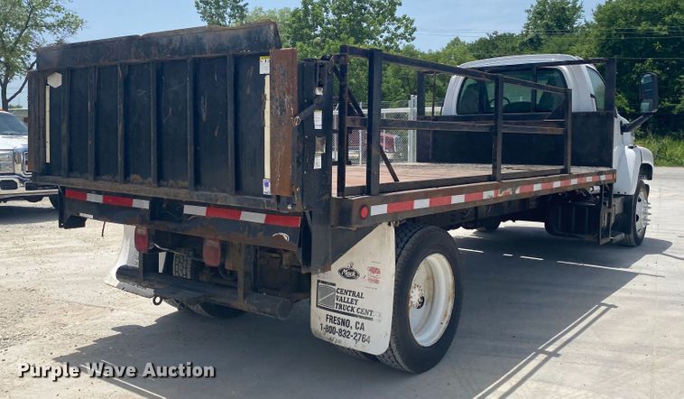 image for item DM4175 2004 GMC C6500  flatbed truck